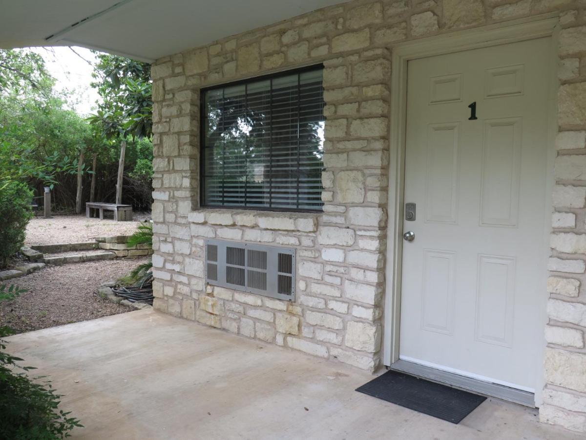 Wimberley Inn & Bar Exterior photo