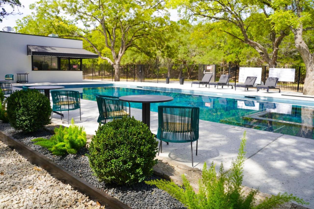 Wimberley Inn & Bar Exterior photo